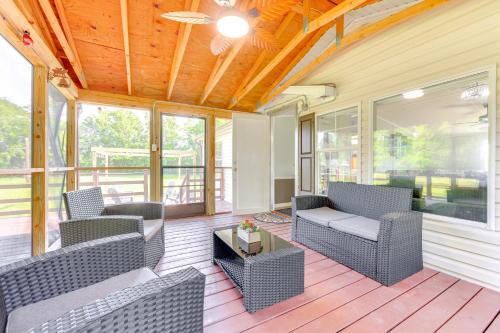 . Palatka Hideaway w/ Fireplace & Private Porch