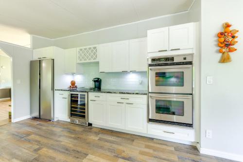 Palatka Hideaway with Fireplace and Private Porch in Palatka (Florida)