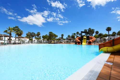 Book Jet - Oasis Suites Maxi Pool and Wifi 3