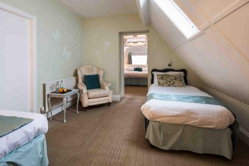Maenan Abbey Hotel - image 8