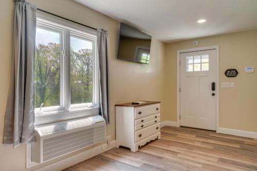 Studio Stay w/ Deck in Missouri Wine Country in Ņūhavena (MO)