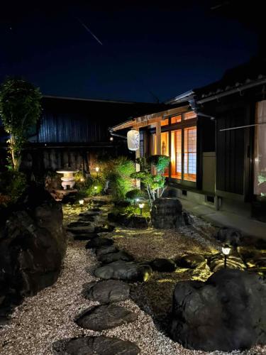 Viesnīcas āriene, 二食付き最高ランクの飛騨牛と地元野菜の炭火焼きディナーそしてプライベート檜風呂を体験できる個室古民家Resort Villaゲストハウスつぐや (二食付き最高ランクの飛騨牛と地元野菜の炭火焼きディナーそしてプライベート檜風呂を体験できる個室古民家Resort Villaゲストハウスつぐや) in Ono (Gifu)