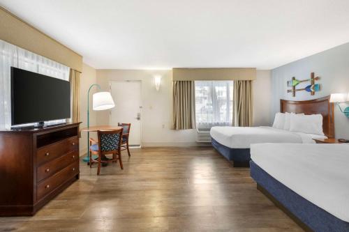 Best Western Cocoa Beach Hotel & Suites Room Type - Two Queen Beds - Pet Friendly