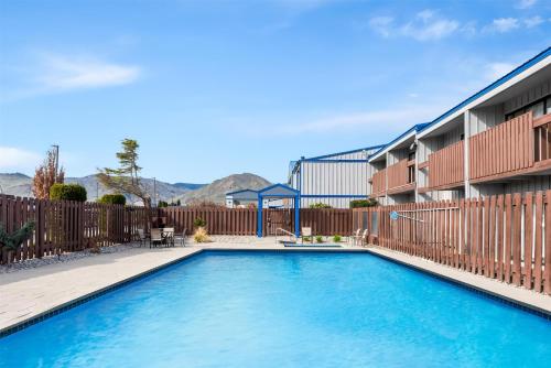 Best Western Chieftain Inn - image 12