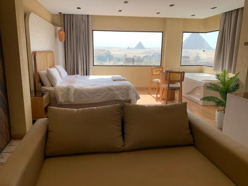 The pyramid hotel - main image