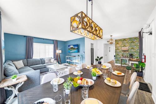 Great for Large Gatherings Sleeps 30 PalmWaveStays in Coconut Creek (FL)