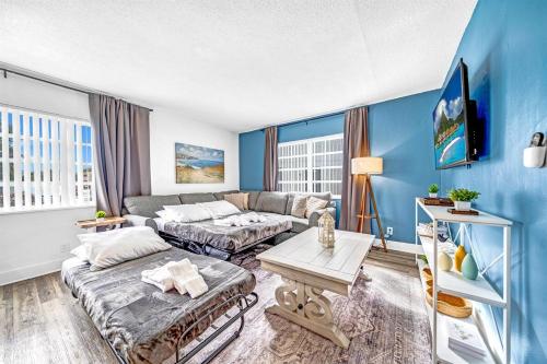 Great for Large Gatherings Sleeps 30 PalmWaveStays in Coconut Creek (FL)