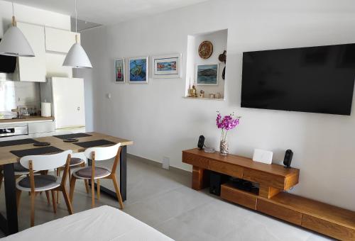 Two-Bedroom Apartment with Terrace room in Apartments with parking space Supetar Brac - 20219