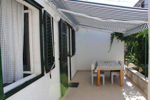 One-Bedroom Apartment with Terrace image 1