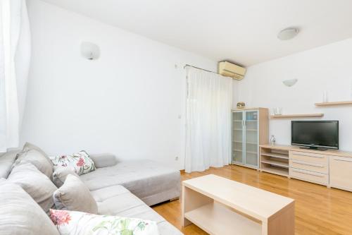 Two-Bedroom Apartment with Terrace room in Apartments with parking space Split - 24252