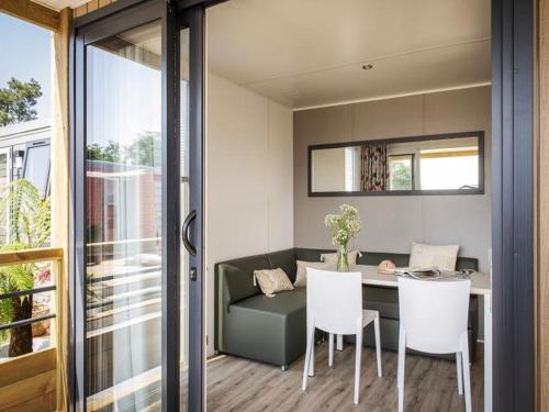 Chalet by Hegermeer with Harbor Access, Heeg (photo 6)