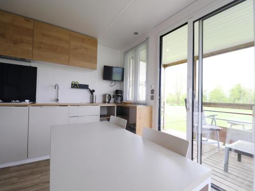 Chalet by Hegermeer with Harbor Access, Heeg (photo 9)