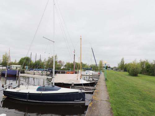 Cabin by Hegermeer with Boat Rentals, Heeg (foto 2)