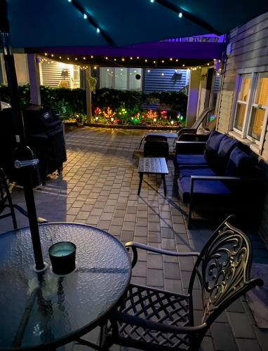 Hidden Gem 2 Bedroom 2 bathroom steps to the sand! - 편의 시설/서비스