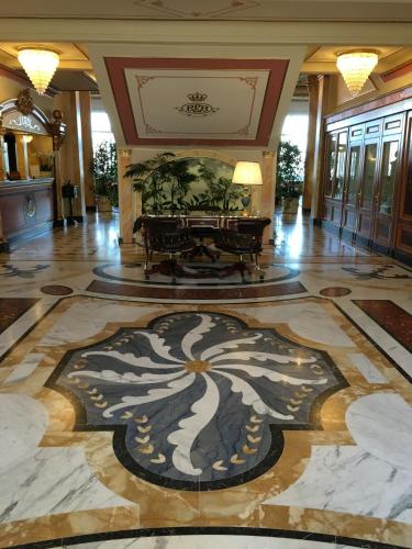 Hotel Regina Palace - image 13