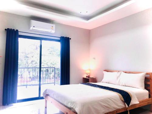 Emma Room Type - Queen Room with Balcony