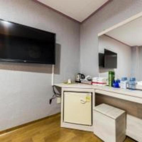 Single Room with Private Bathroom