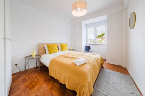 Group-Friendly 4BR Lisbon Duplex Castle View - image 9