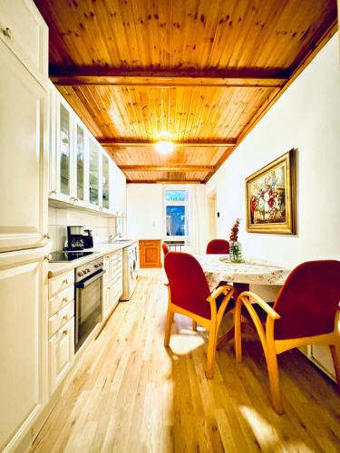 Comfortable 4BR Apt for 12 Close to FAC Platz, Vienna (foto 8)