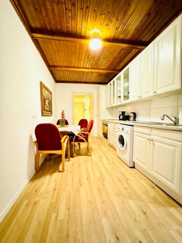 Comfortable 4BR Apt for 12 Close to FAC Platz, Vienna (foto 9)