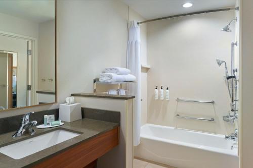 Fairfield Inn & Suites by Marriott Helen - image 11
