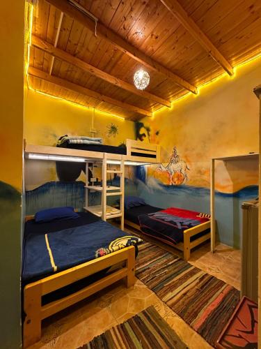 3 twin beds