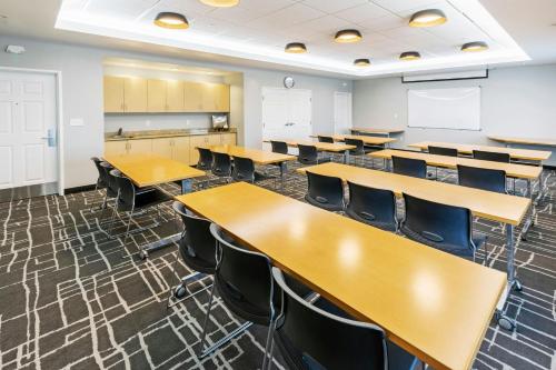 TownePlace Suites by Marriott Tulsa Broken Arrow - image 6