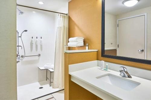 Fairfield by Marriott Inn & Suites Knoxville Turkey Creek - image 2