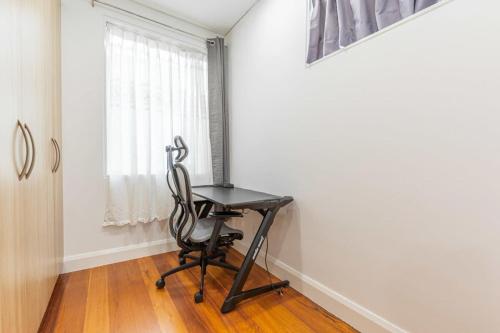 Luxury 5BD house w water view in Melrose Park - image 14