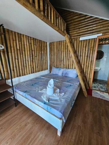 1 double bed, 1 twin bed