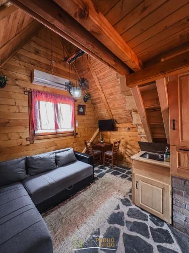 Kolibe Ravno Brdo in Ljubiš