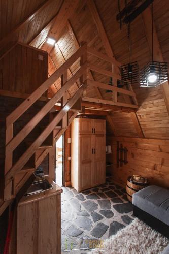 Kolibe Ravno Brdo in Ljubiš