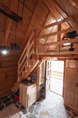 Kolibe Ravno Brdo in Ljubiš