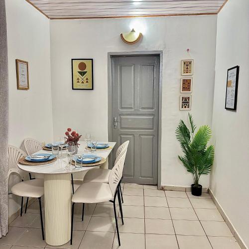 One-Bedroom Apartment image 2