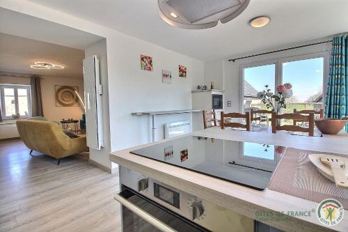 Le nid d'hirondelles in บูร์บริยัก