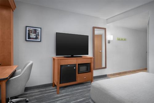 Hampton Inn Pittsburgh Greentree - image 10