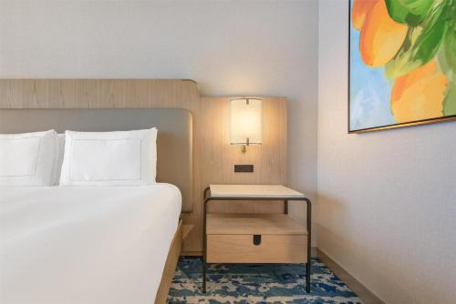Hilton Anaheim Room Type - Queen Studio with Two Queen Beds, Pool View and Roll-In Shower - Mobility Accessible