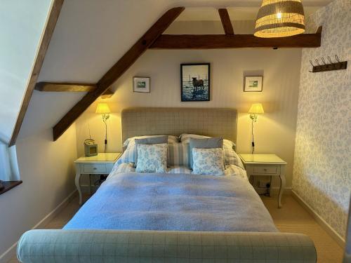 The Old Forge B&B and Glamping in คอมพ์ตัน แอบบาส