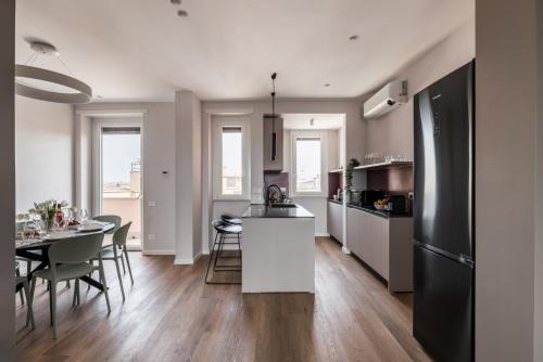 The Best Rent - Spacious three-bedroom flat in the San Giovanni area, Рим (фото 6)