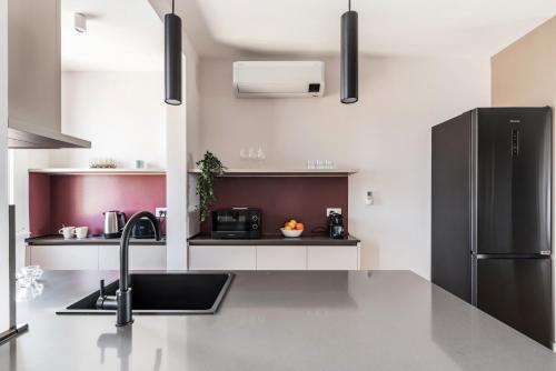 The Best Rent - Spacious three-bedroom flat in the San Giovanni area, Řím