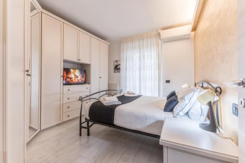 Modern 2 Bedroom Apt Cinecitta, Řím (fotografie 7)