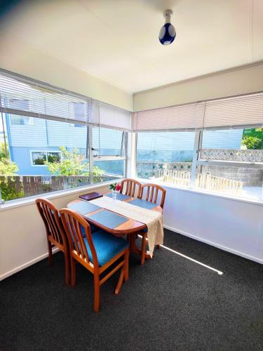 special in winter from 138 for three bedrooms unit in Johnsonville Wellington in North Wellington