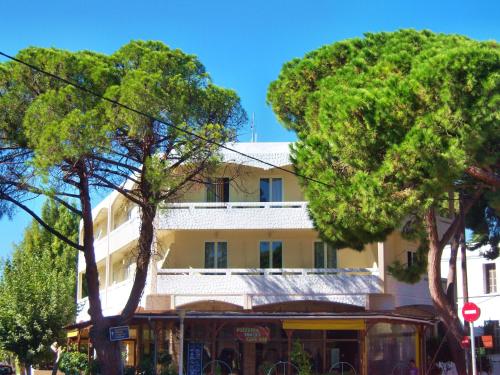 Fantasia Hotel Apartments - main image