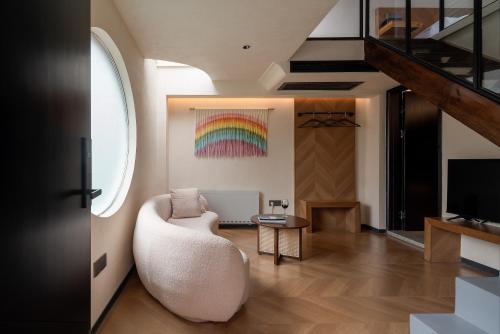 Budget Double Room image 9