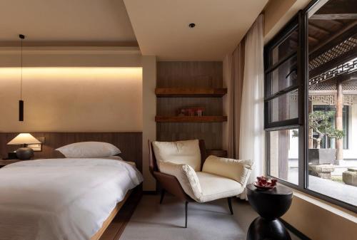 Budget Twin Room image 7