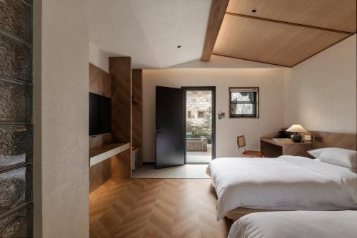 Twin Room image 4