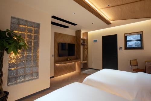 Twin Room image 2