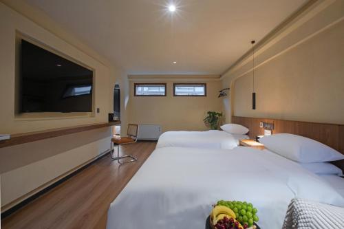 Budget Twin Room image 3