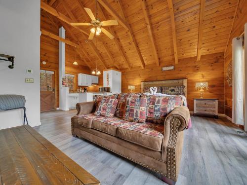 Foxy Lady #1531 by Aunt Bug's Cabin Rentals - image 7