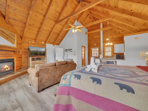Foxy Lady #1531 by Aunt Bug's Cabin Rentals - image 2